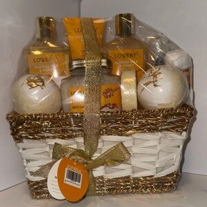 Love Almond Milk & Honey Bath Set - Gold and White